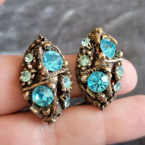 Vintage Earrings Clip-on Brasstone Aqua Stones - Picture 1 of 5